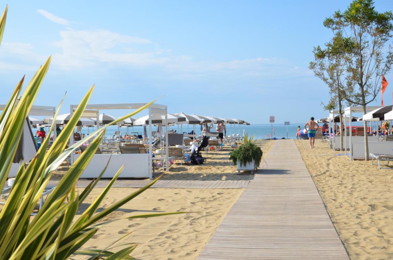 Hotel Luna Bibione Esterno foto