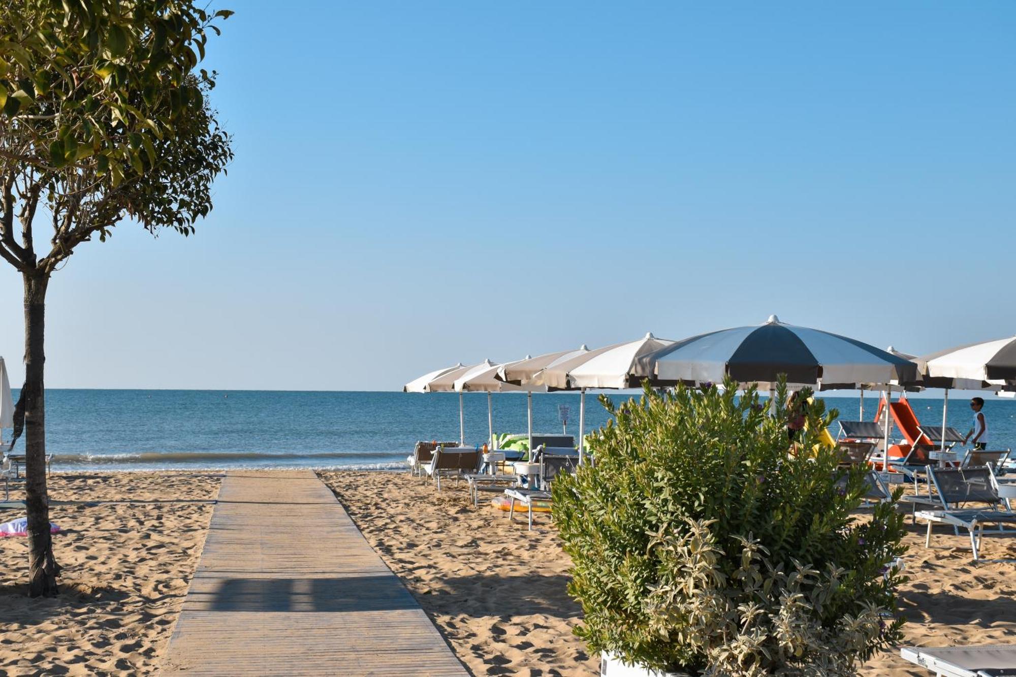 Hotel Luna Bibione Esterno foto